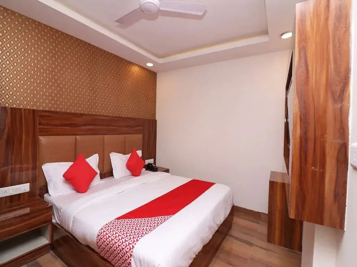 Oyo 27009 Hotel Alovia Delhi