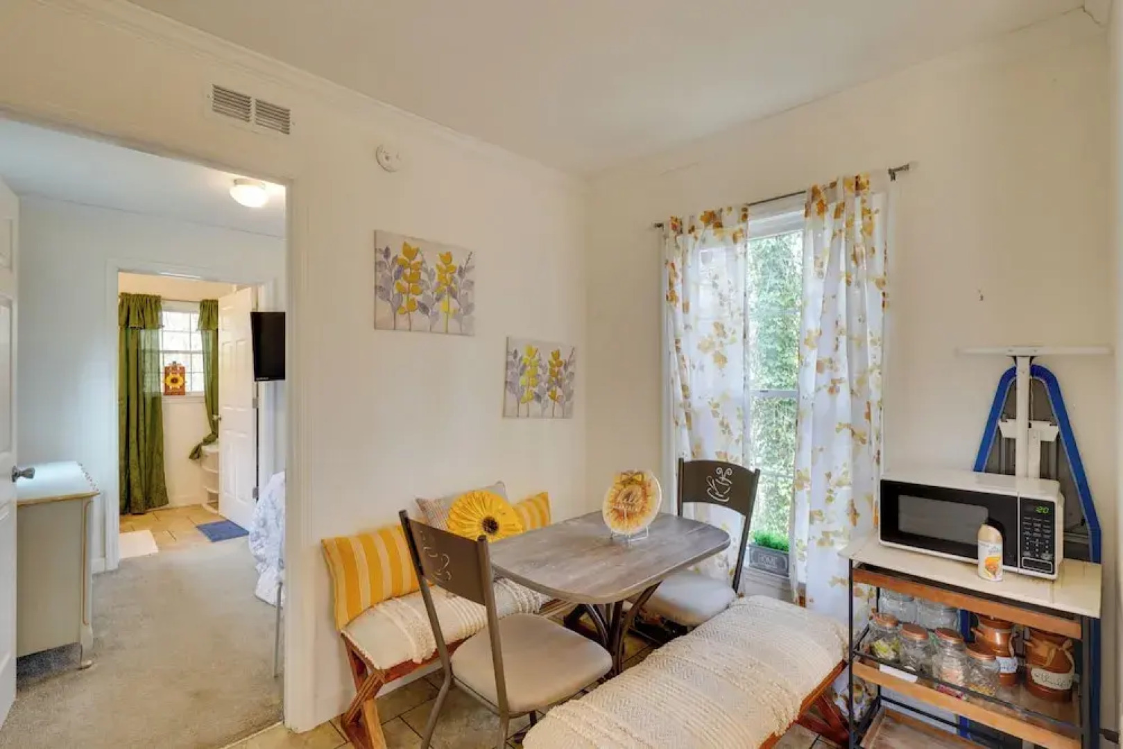 2 Mi to South Boston Speedway: Cozy Tiny Home!