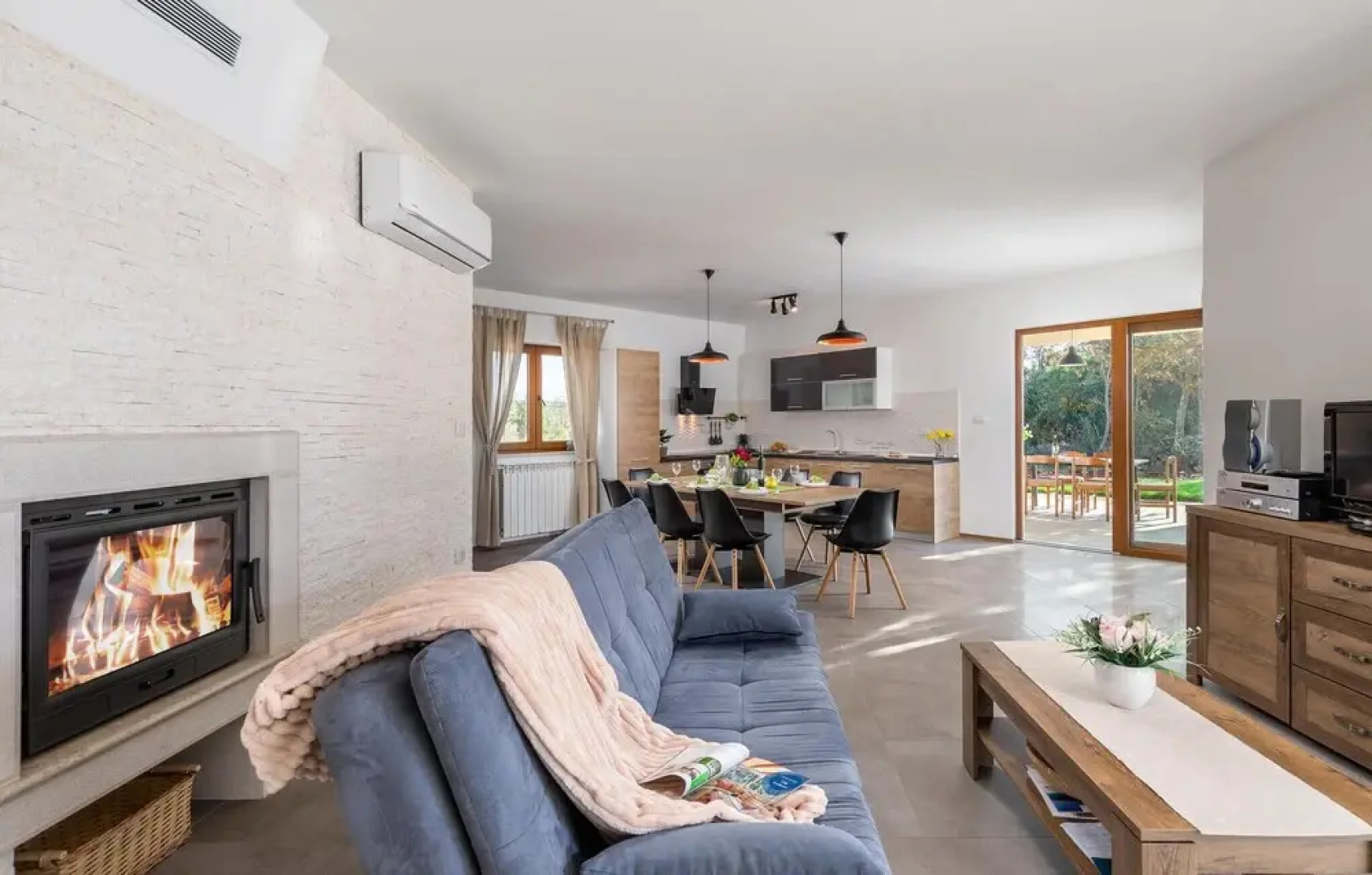 Stunning Home in Bale With 4 Bedrooms, Wifi and Outdoor Swimming Pool