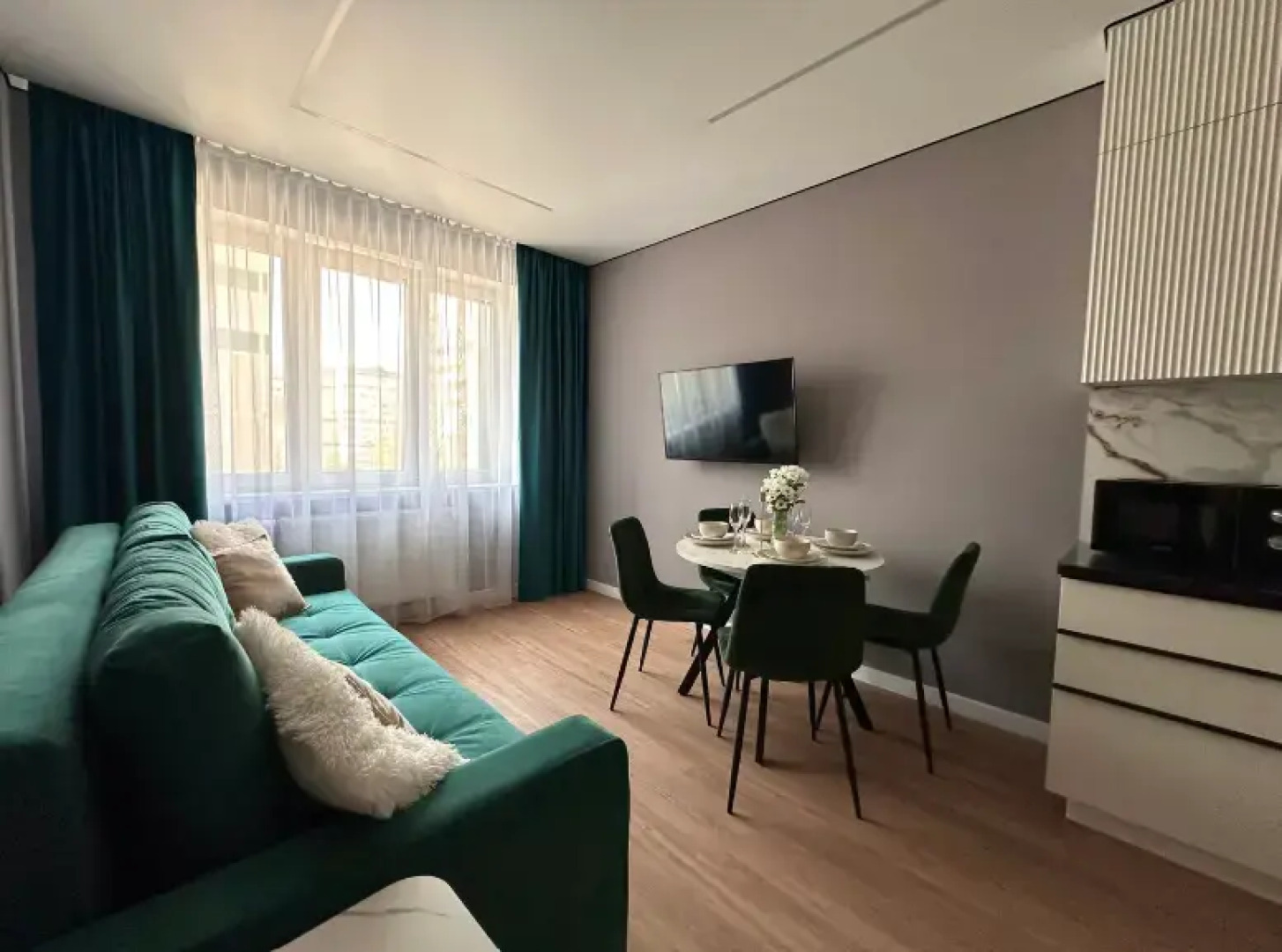 Апартаменты на Четаева 43А