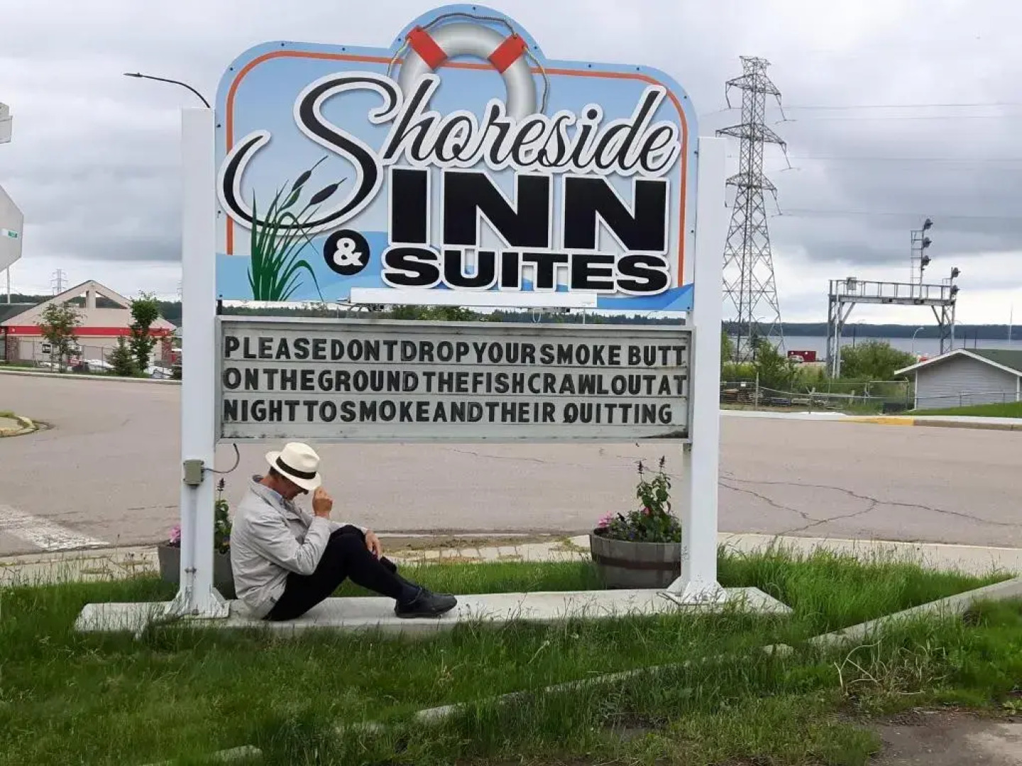 Shoreside Inn & Suites