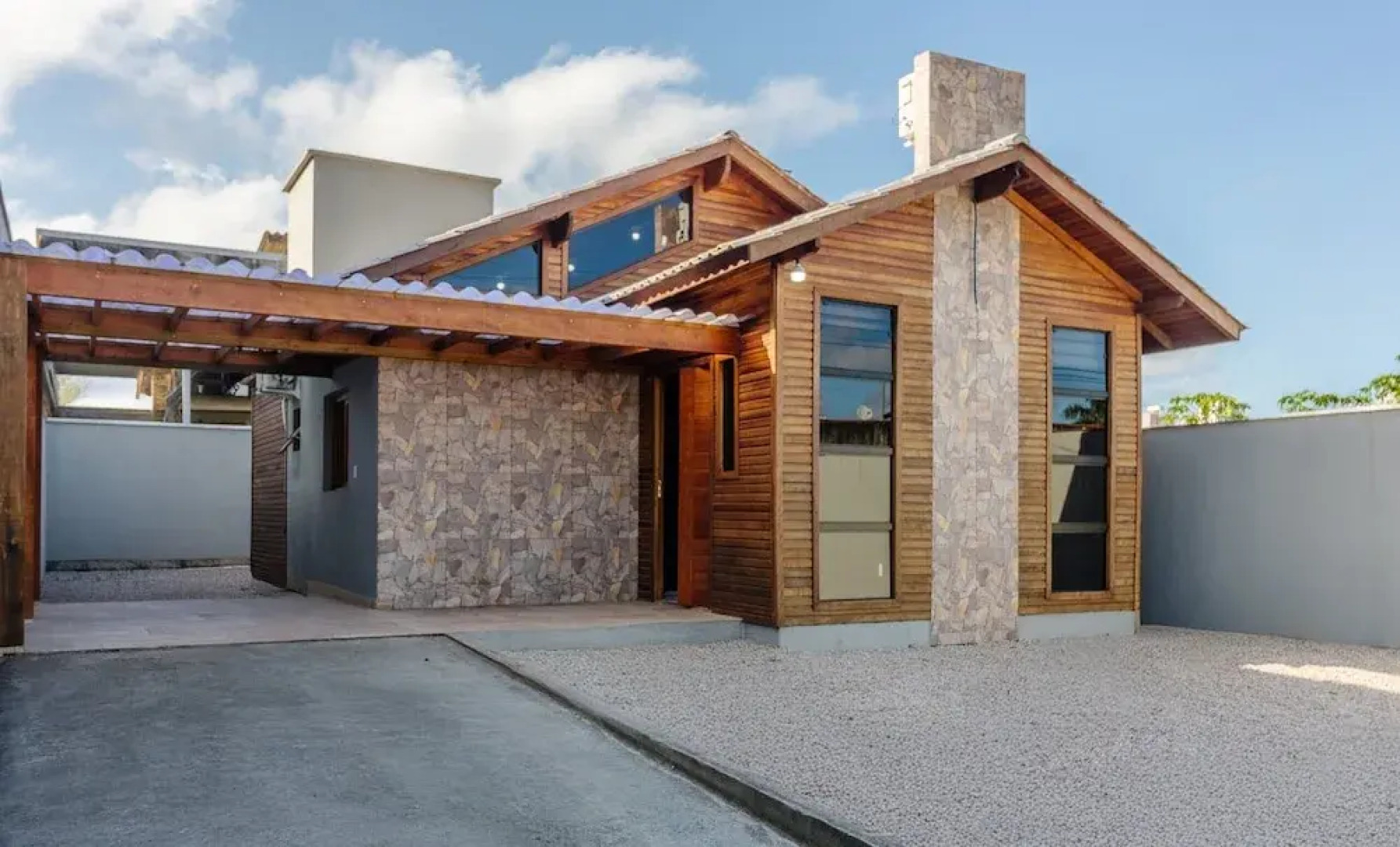 Beautiful House w/ Barbecue in Porto Belo Opx0194