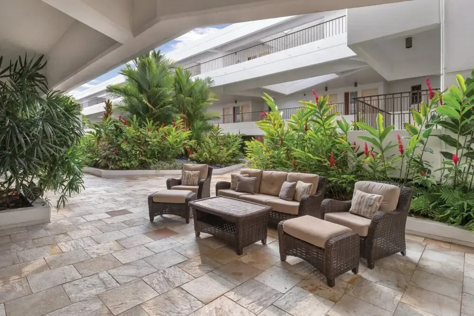 Royal Sea Cliff Condo