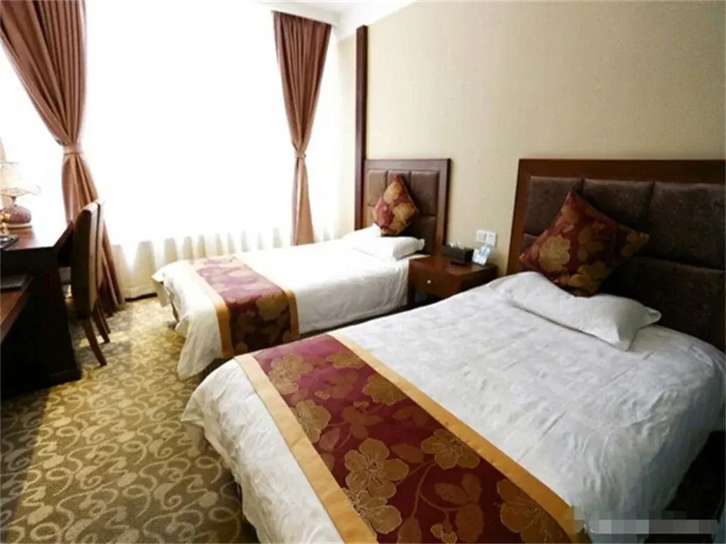 Yanting Zhuoyue Theme Hotel