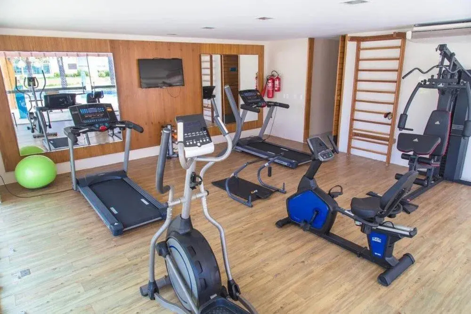 Riviera Beach Place Golf Residence