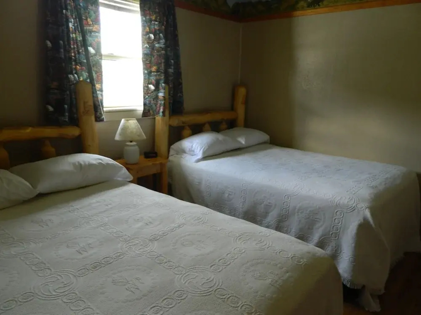 Foothills Lodge and Cabins