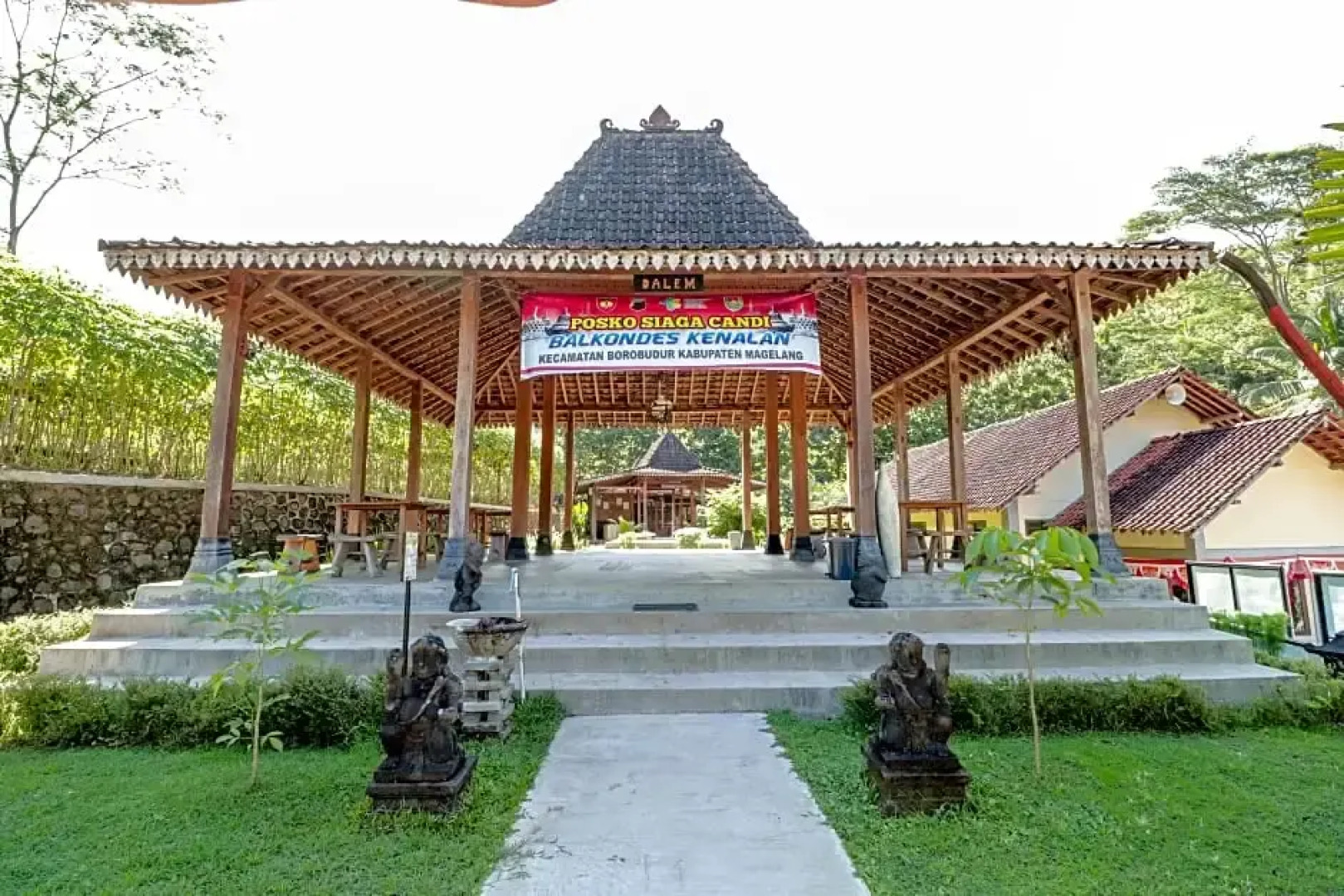 Balkondes Kenalan by ZUZU