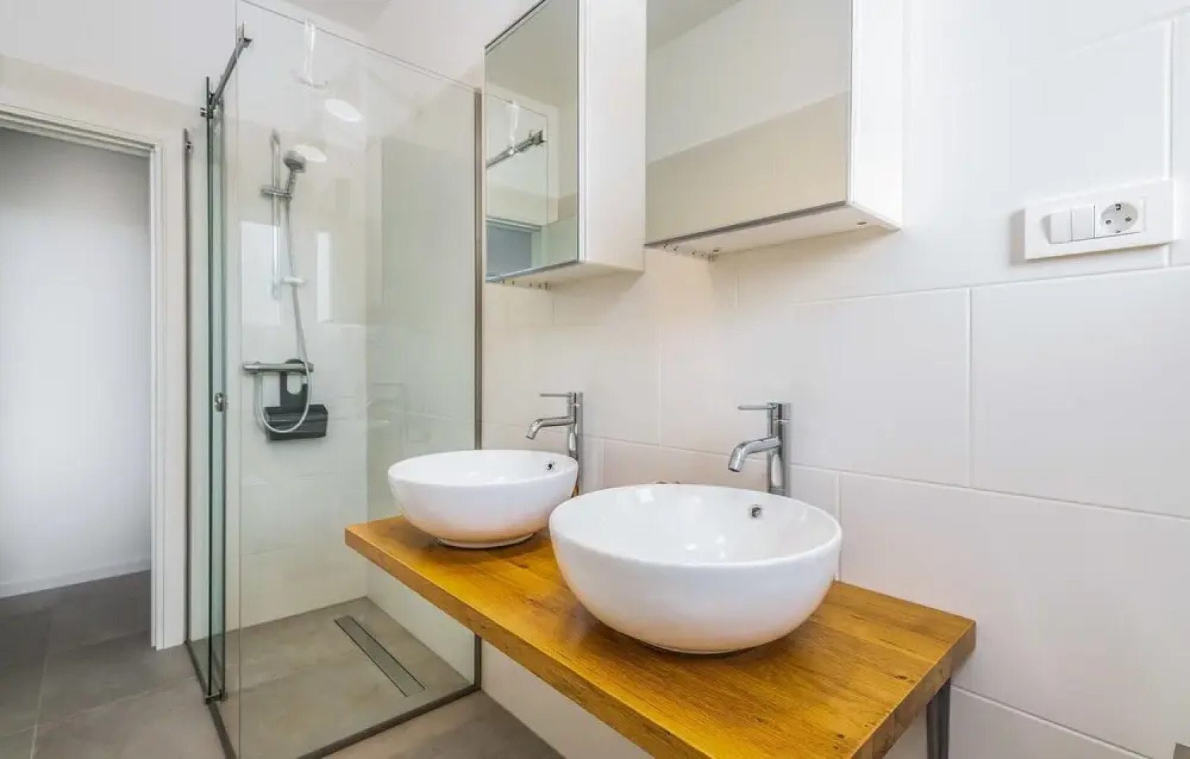 Beautiful Home in Vrh With Outdoor Swimming Pool, Wifi and 3 Bedrooms