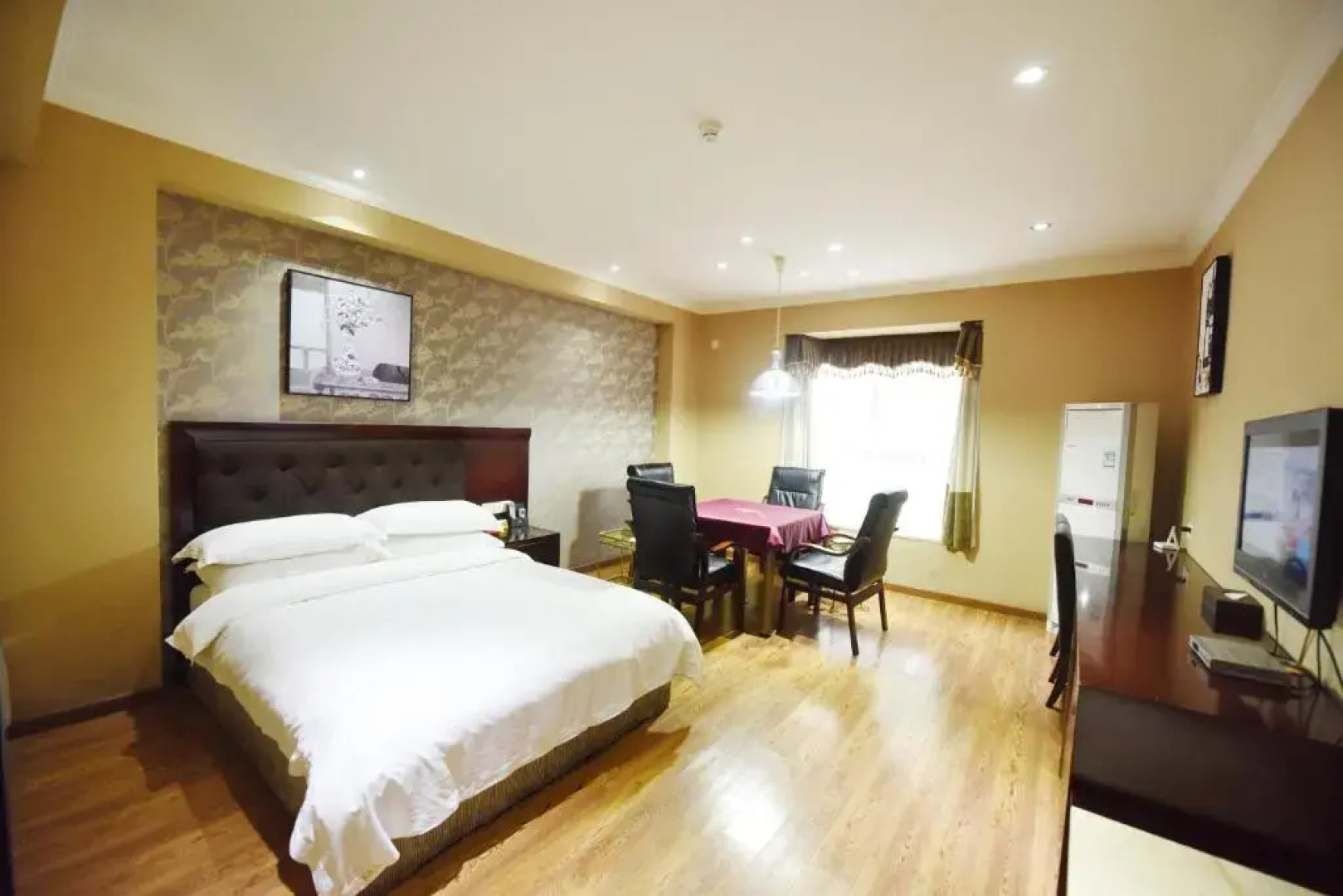 Dazhou Yimeijia Business Holiday Hotel