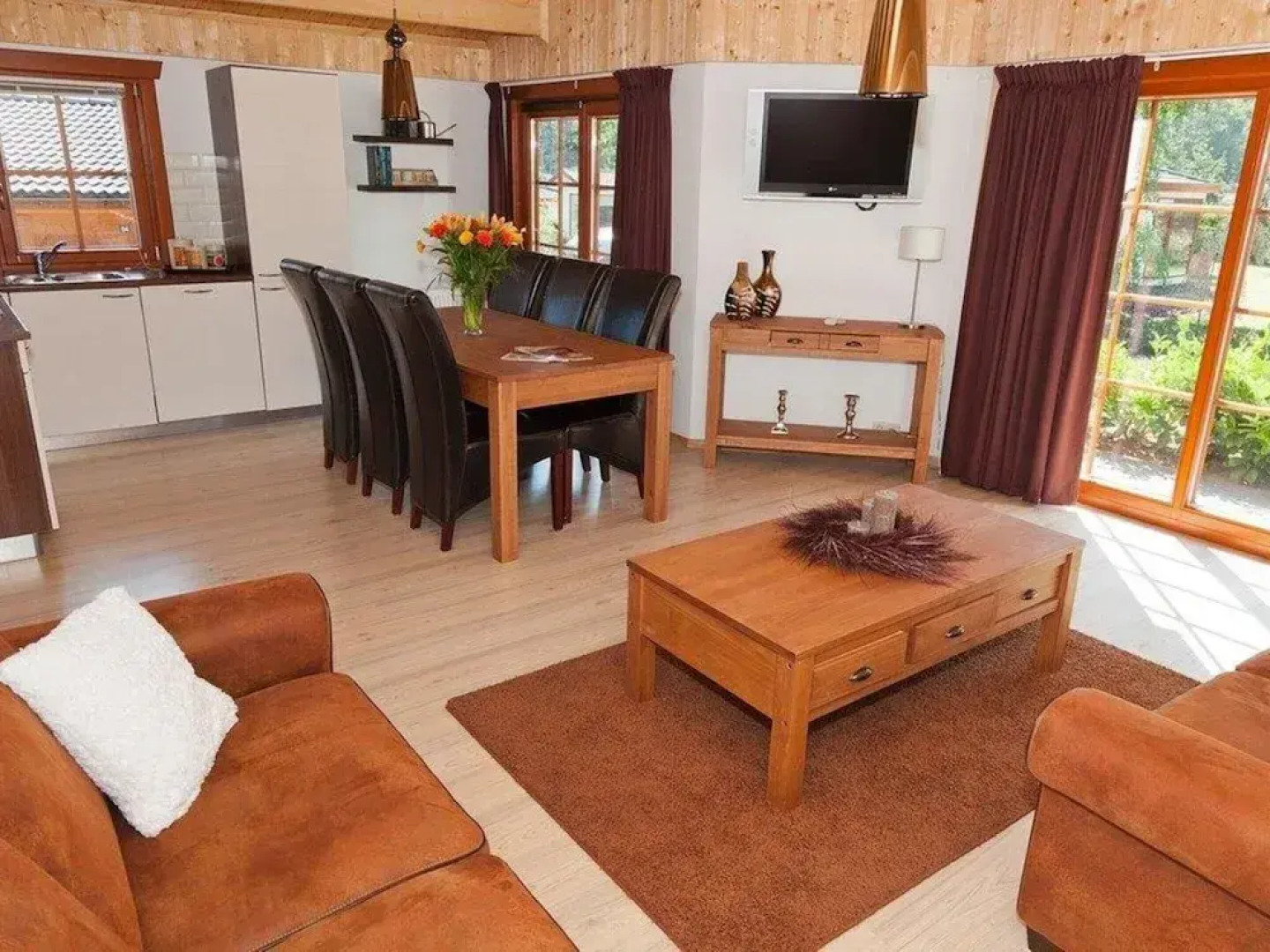 Wooden Chalet With Terrace and Microwave