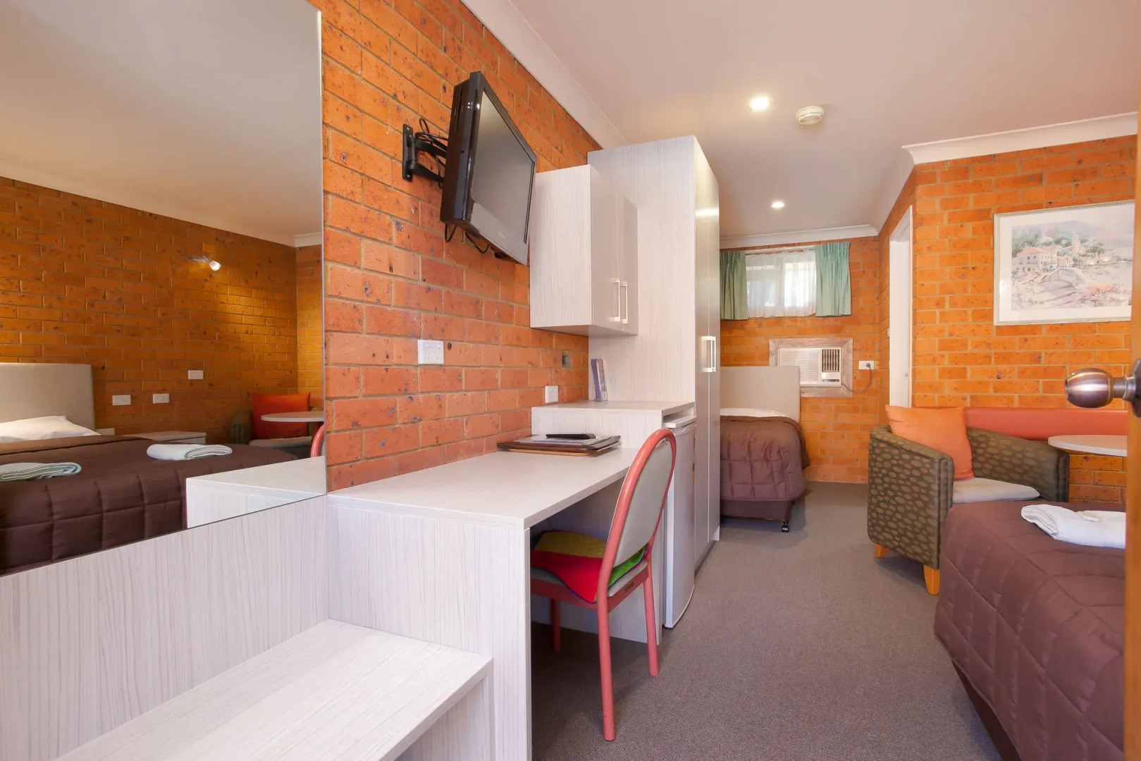 Sapphire Palms Motel