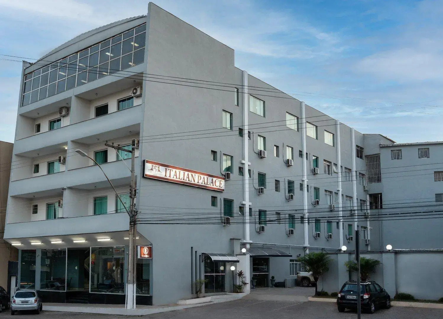 Carlton Express Italian Três Corações