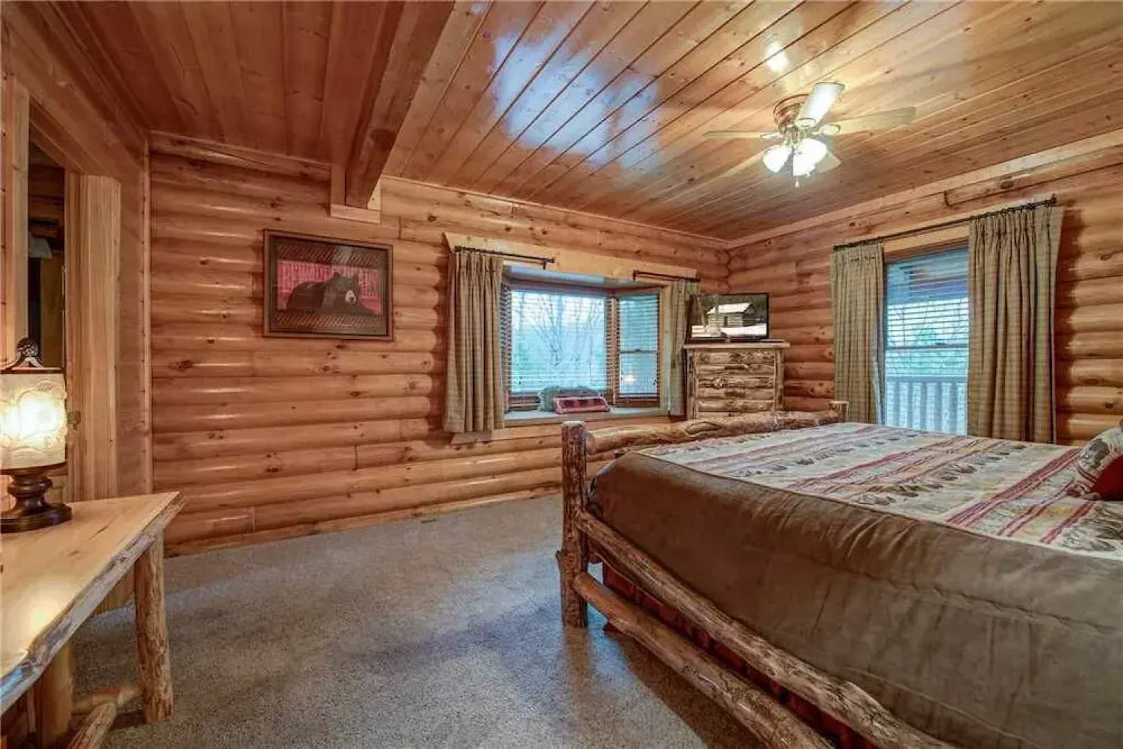 Dreamscapes 5 Bedroom Mountain View Home with Hot Tub