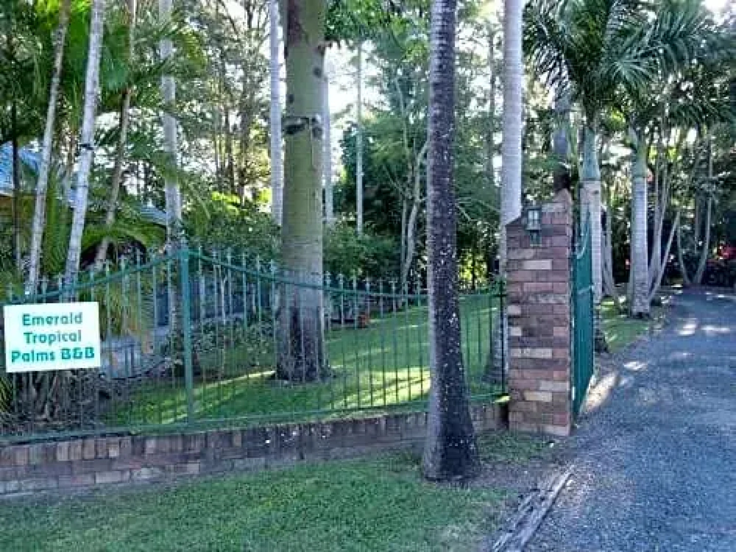 Emerald Tropical Palms B & B