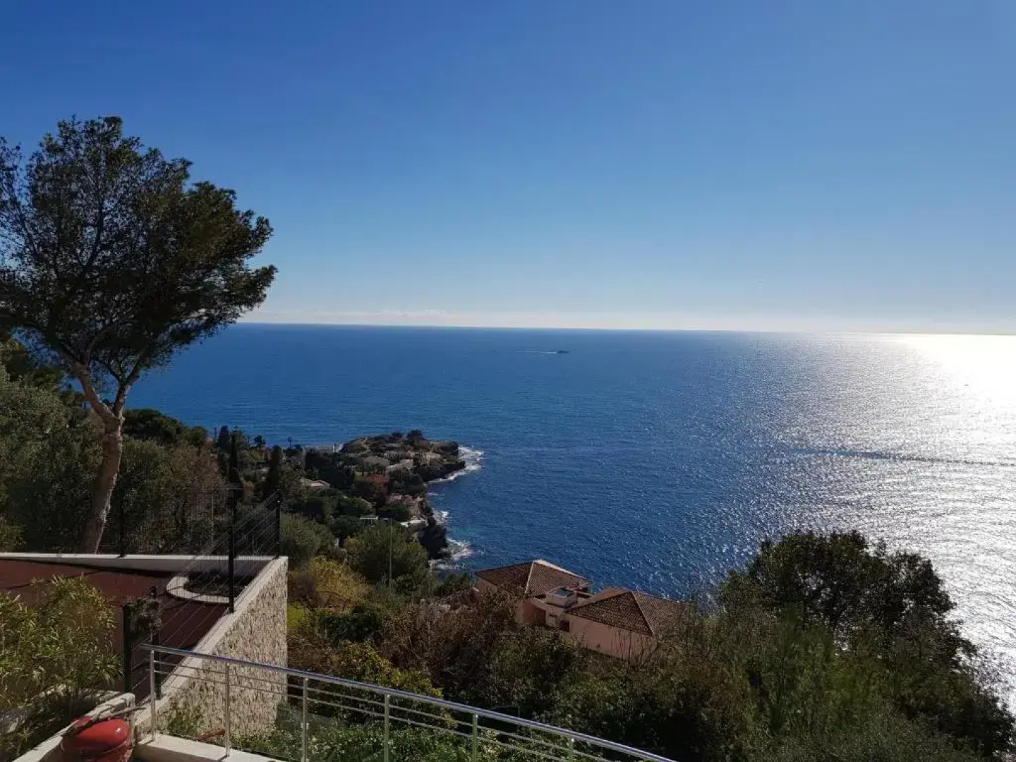 Vue mer.Tranquilité.Cap d'Ail à 10 mn de MONACO