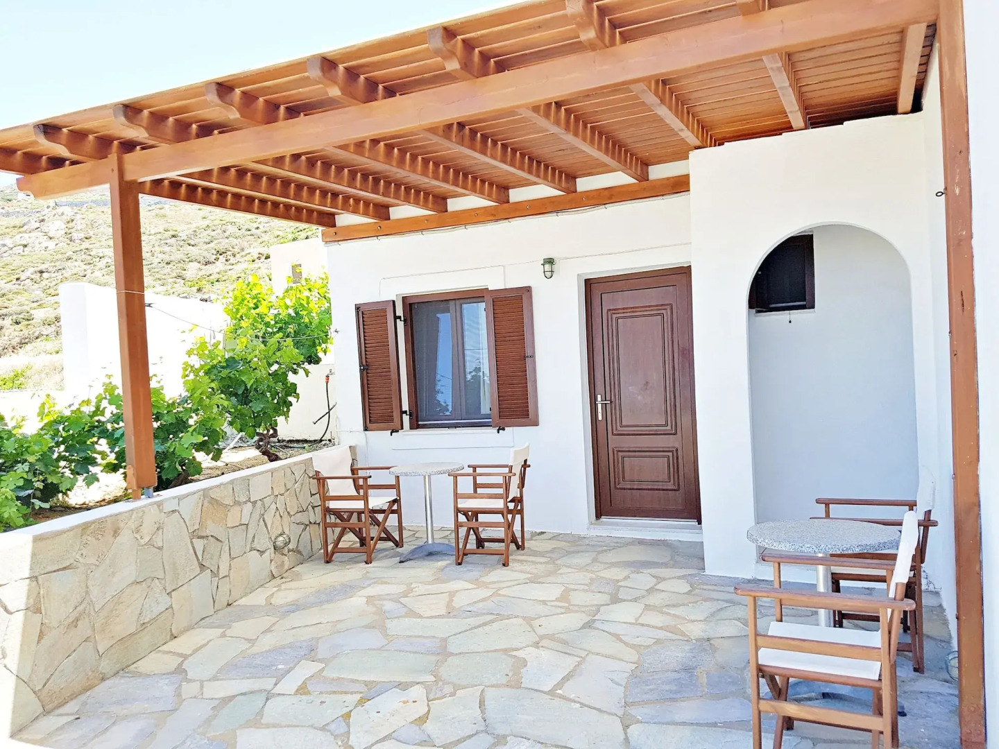 Petros Studios & Suites