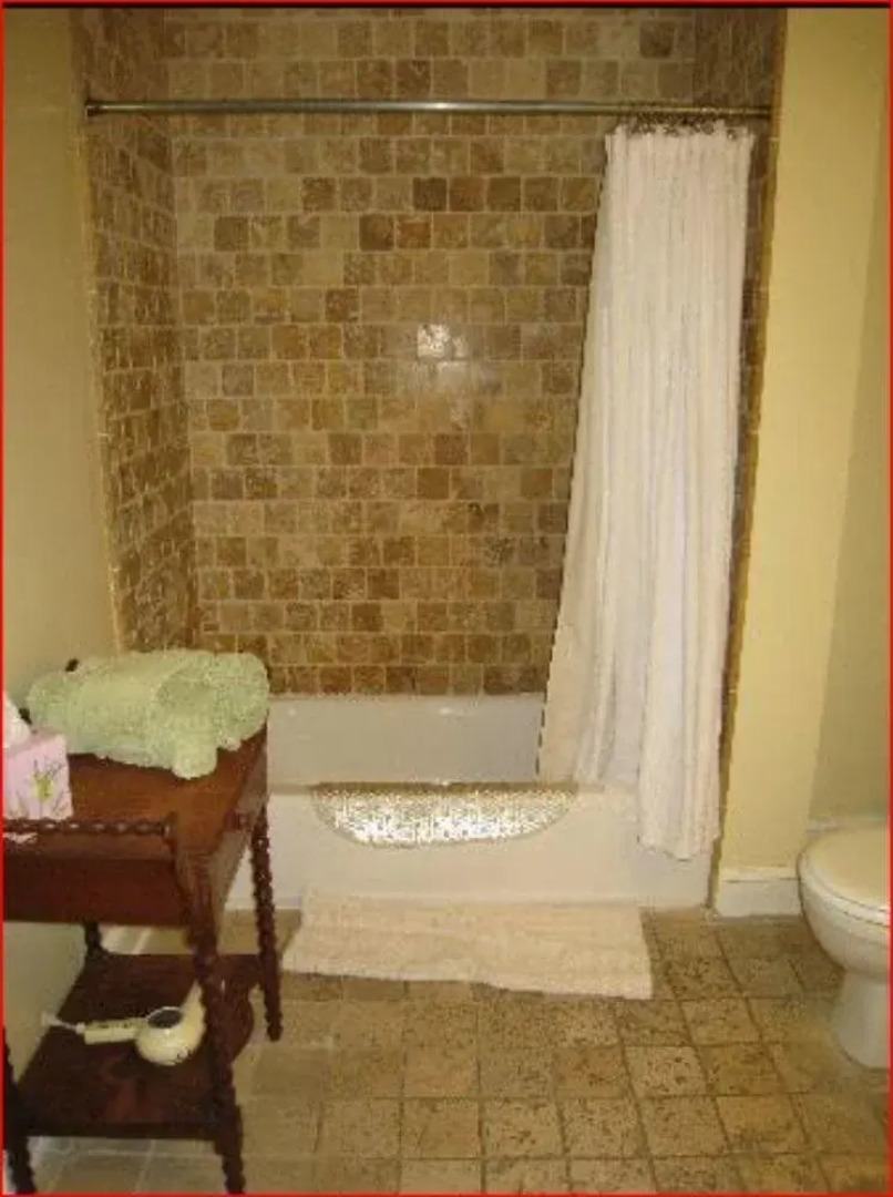 Le Petit Chateau Inn