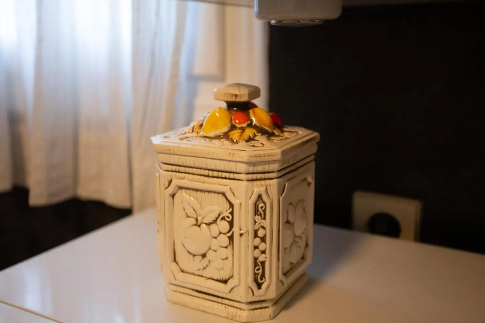 Traditional Apartment part of a Detached Villa on a luxurious Hill of Thessaloniki PANORAMA with a private garden with trees ,also available for Family and other gatherings and Kid's parties - under 13 , for less than 20 people alltogether