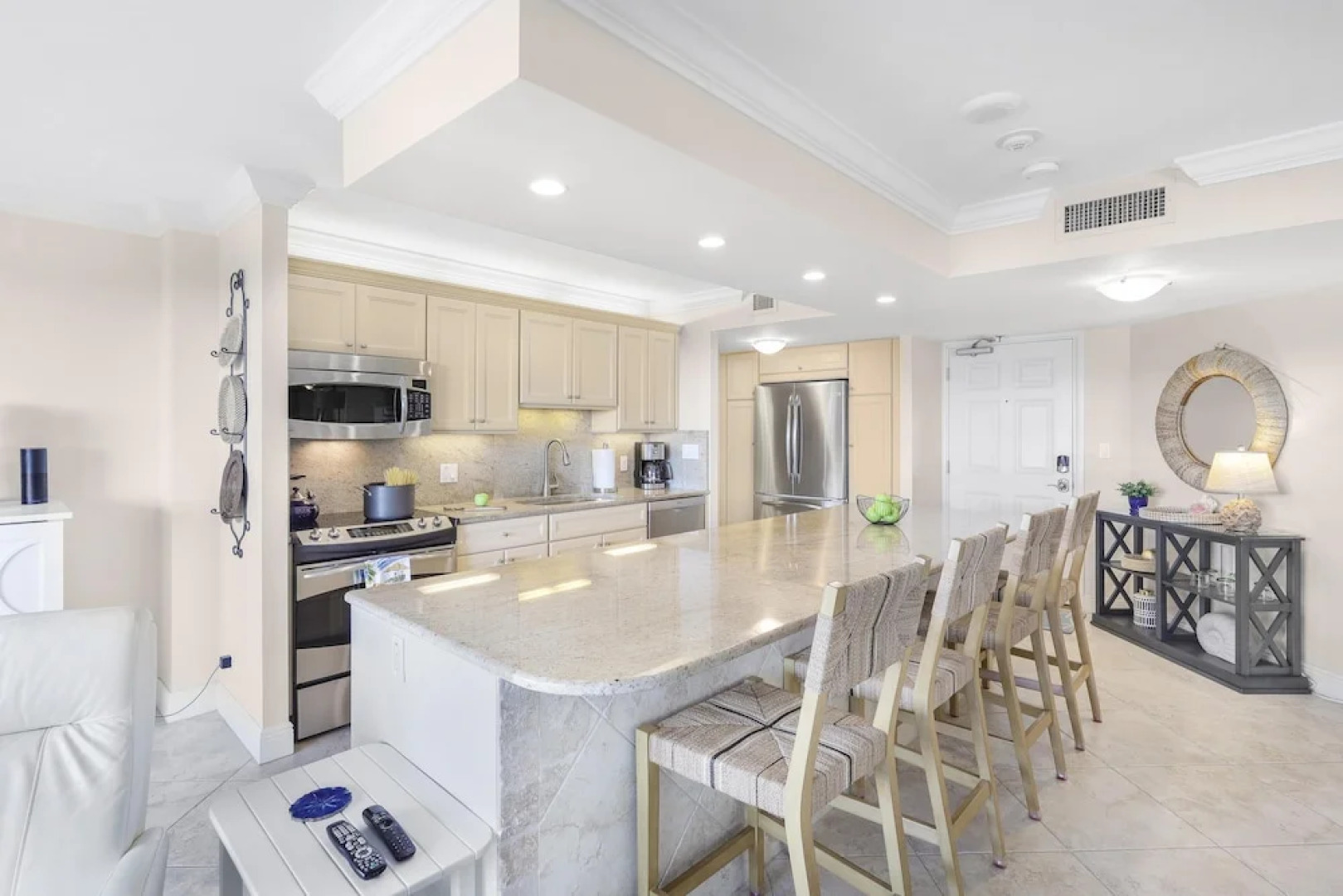 Cozy Beachfront Getaway With Pool and spa