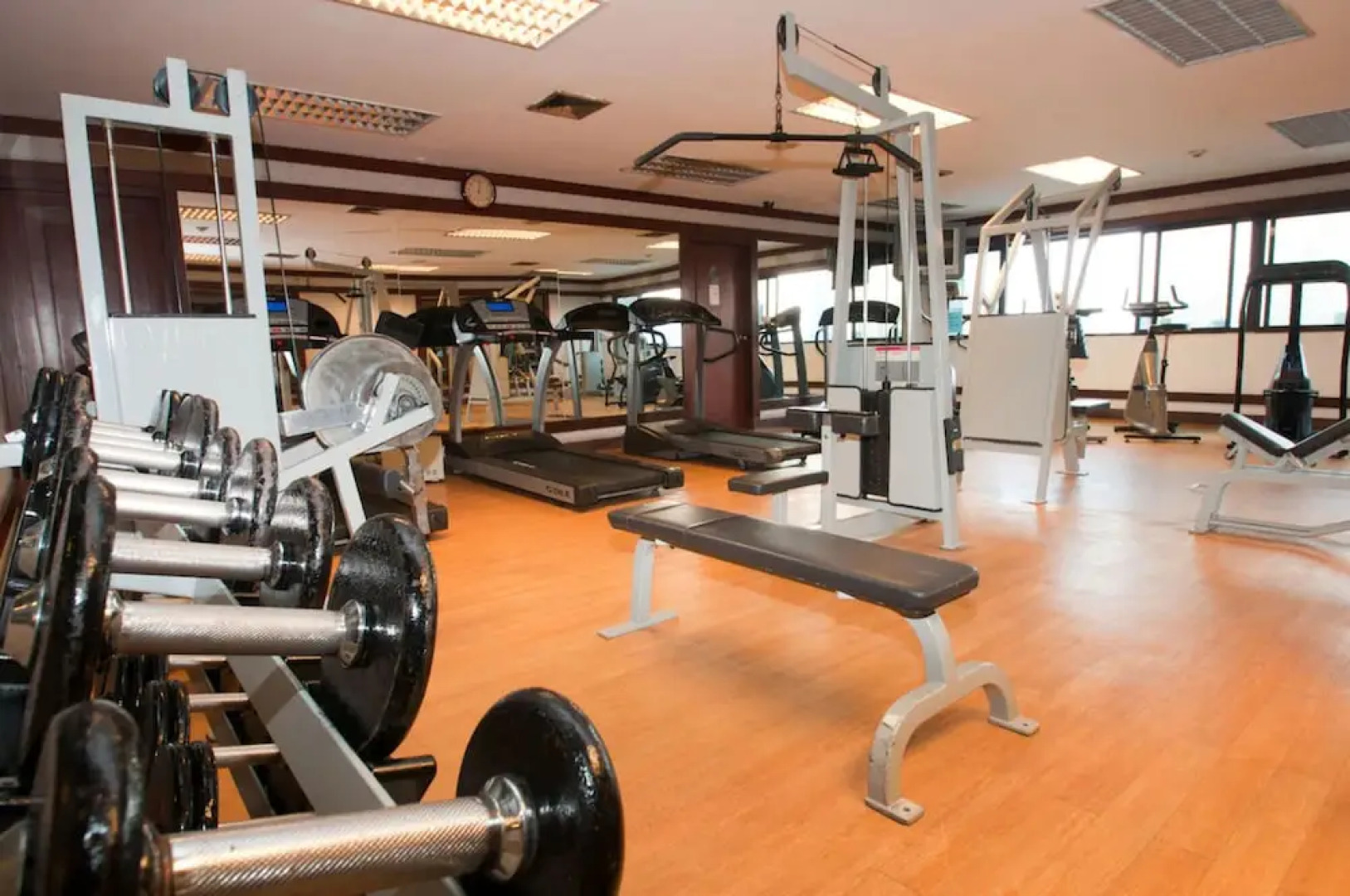 Апартаменты Omni Tower Direct Rooms Sukhumvit Soi 4