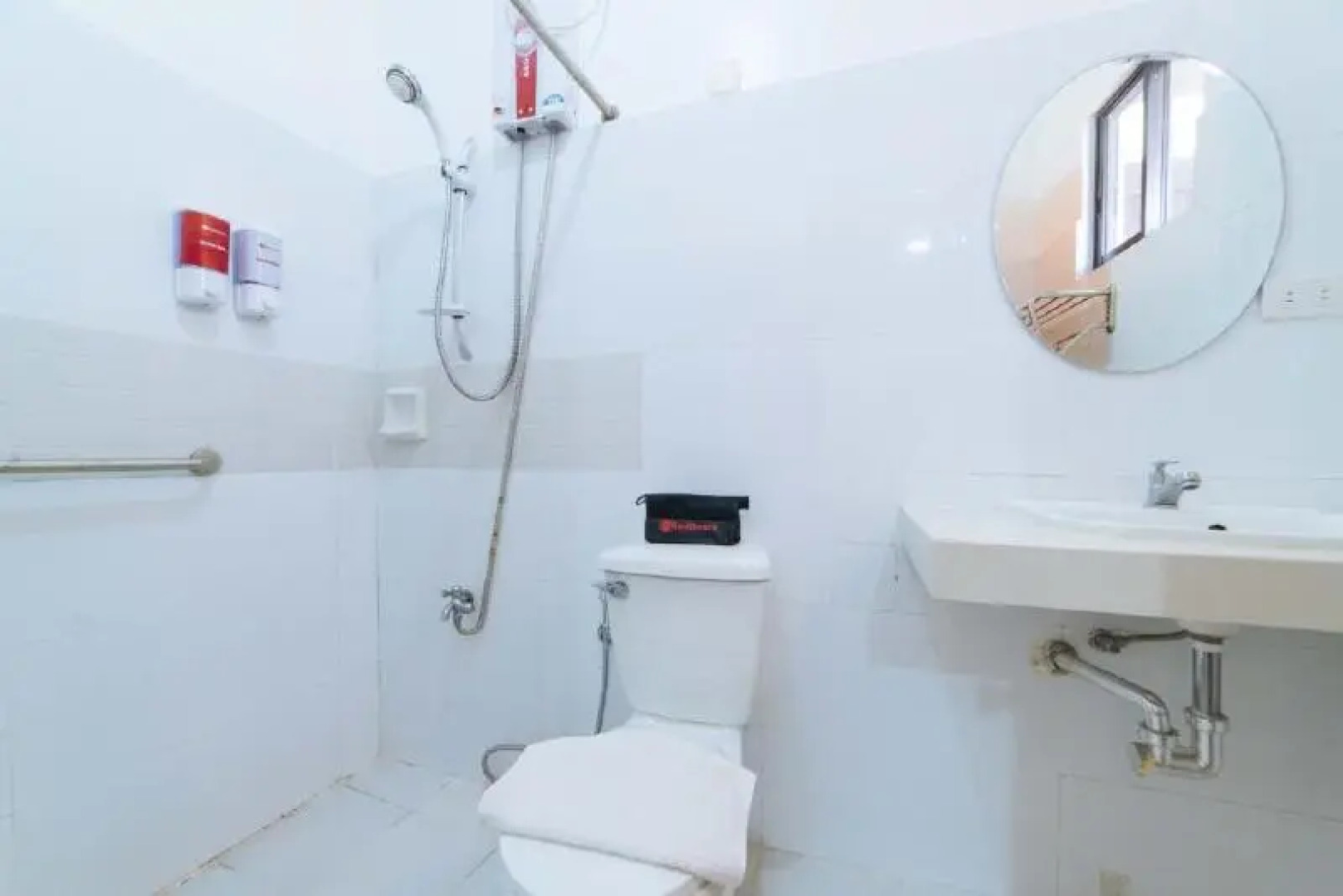 RedDoorz Plus @ San Roque Roxas City