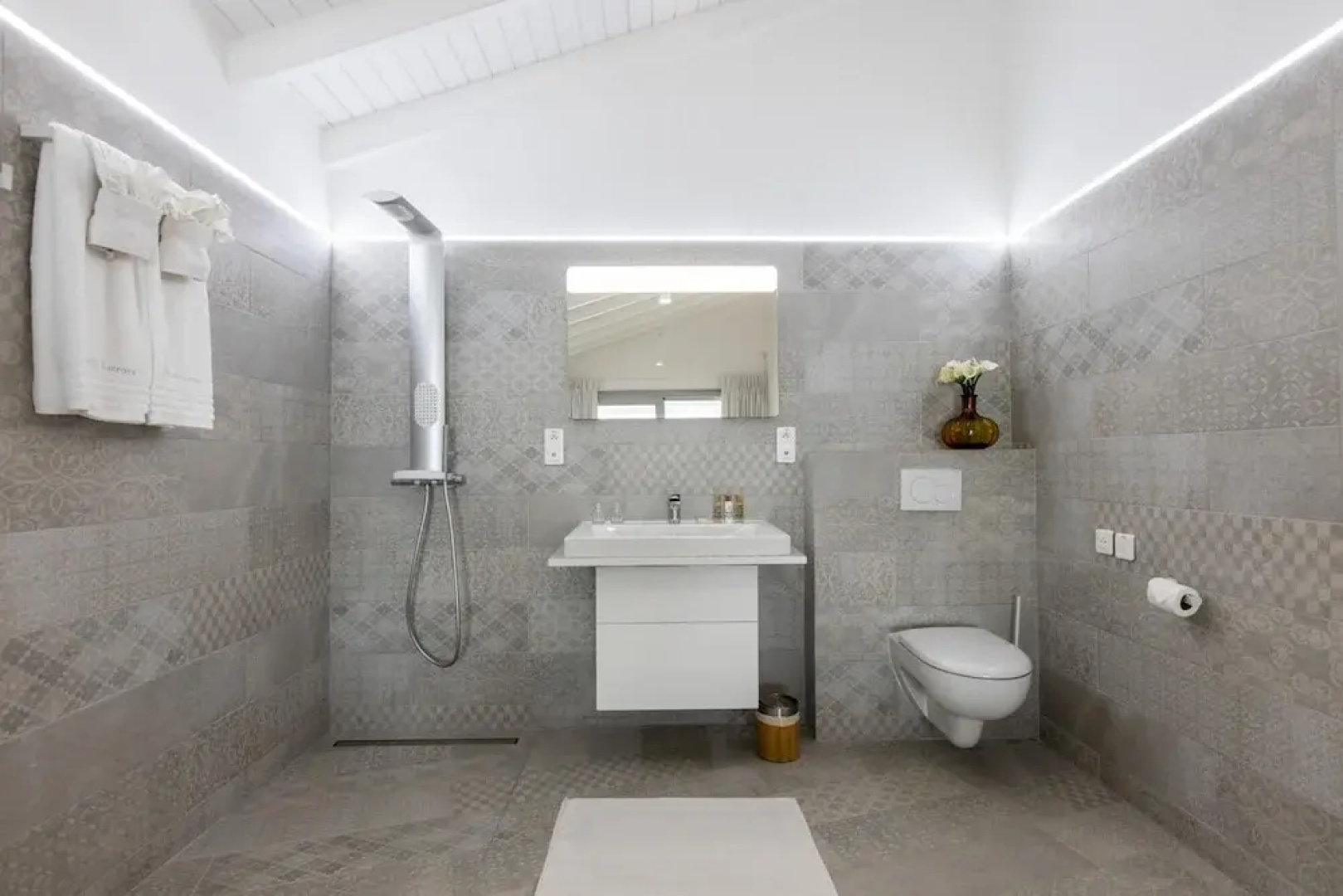 La Perla Palais - Luxury Villa on Private Beach