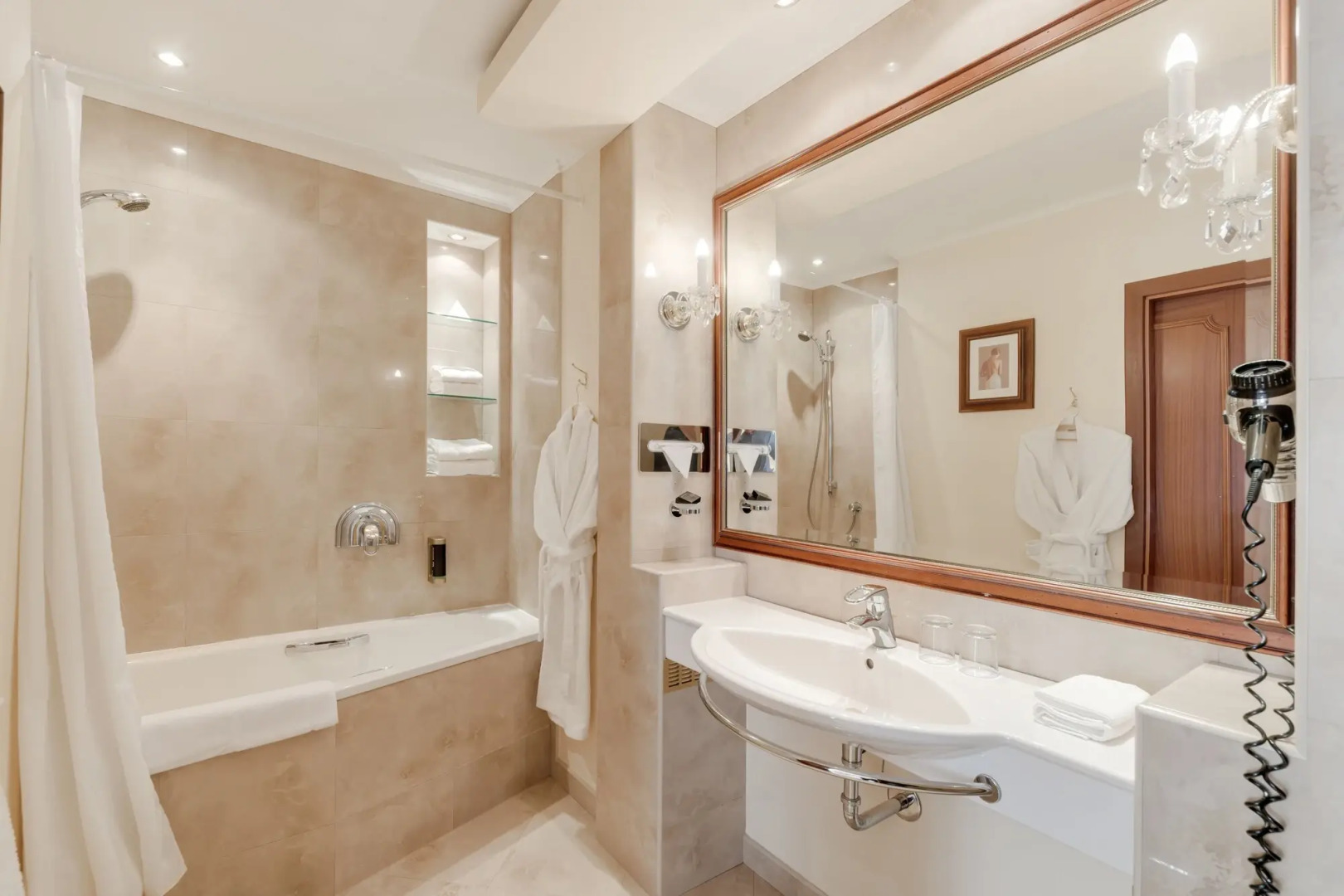 Fleur De Lis Hotel