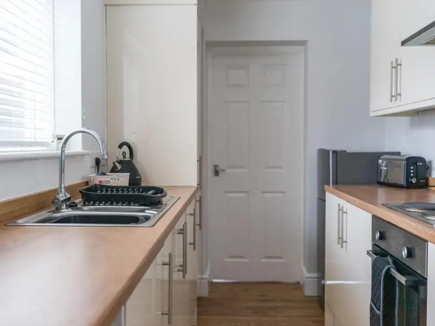 East House-sleeps 5-pet Friendly-garden - Parking