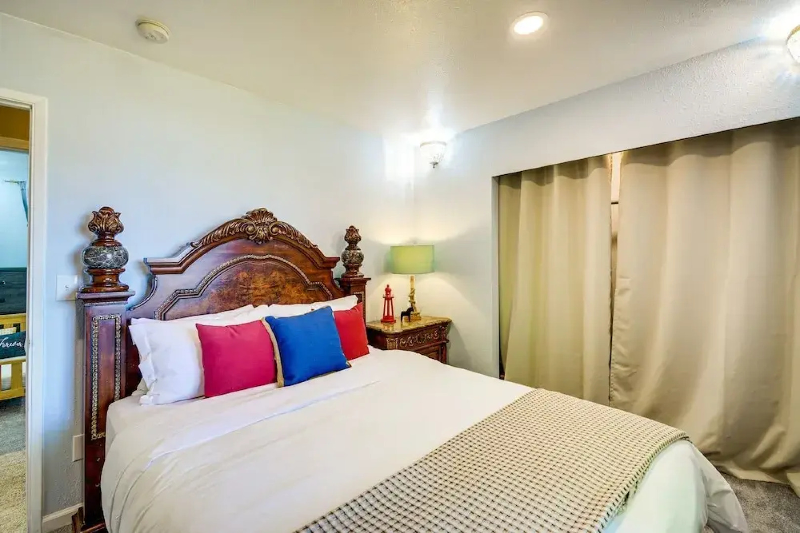 Charming Poulsbo Retreat: Hood Canal Views!