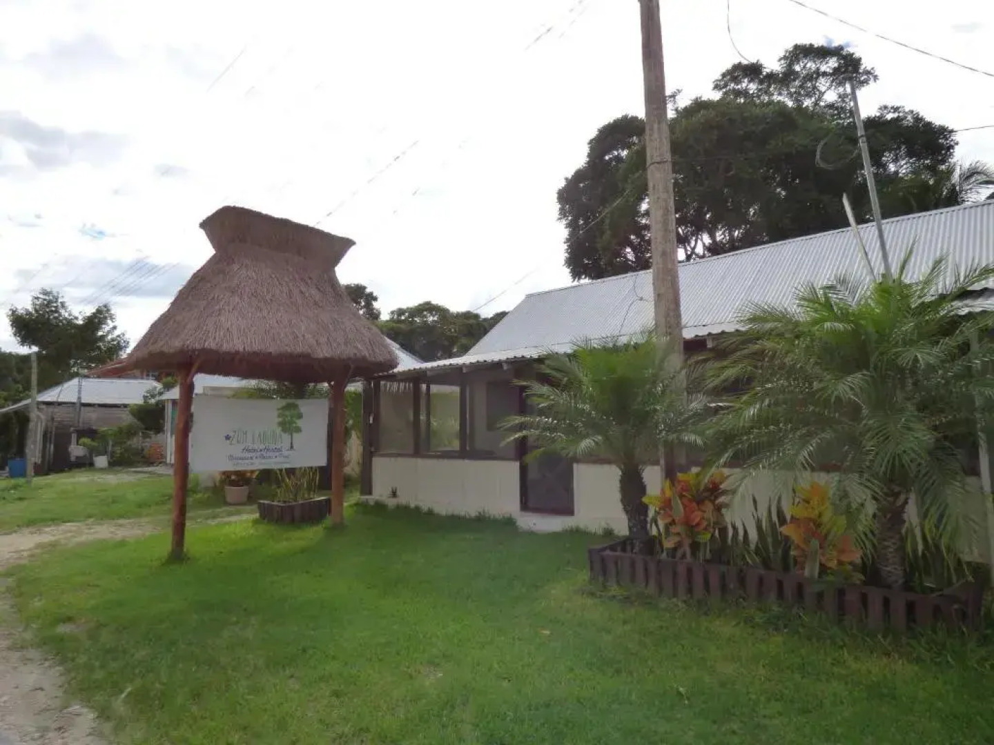 Cabanas y Hostal Zoh Laguna