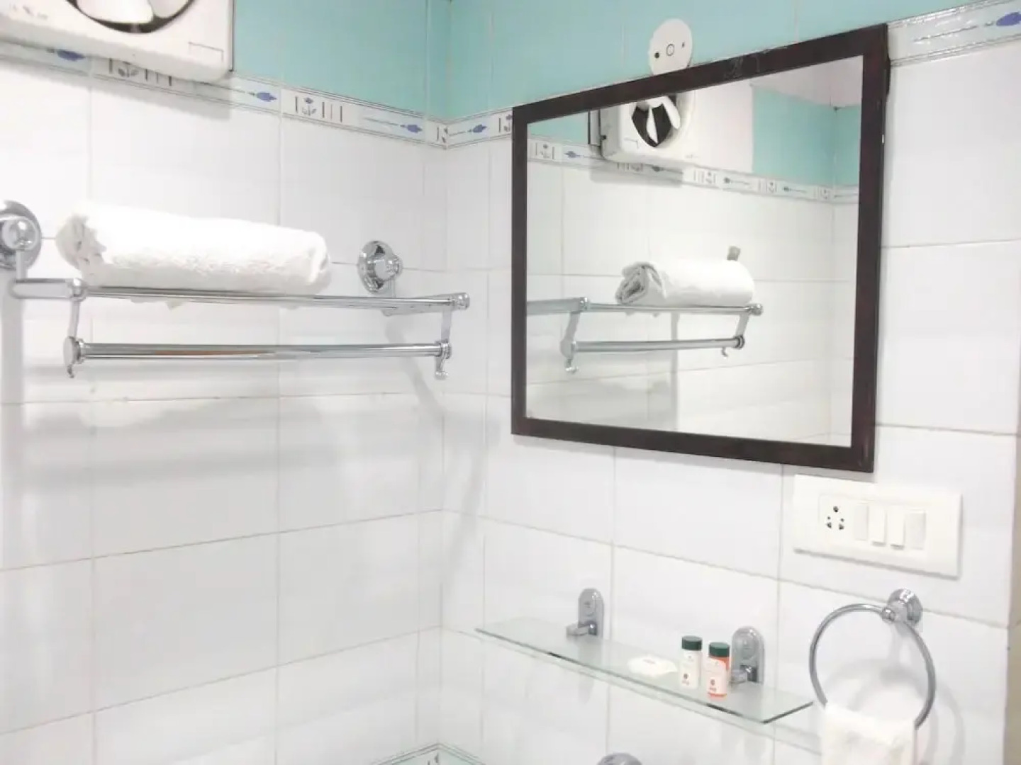 OYO 8955 Hotel Bobina