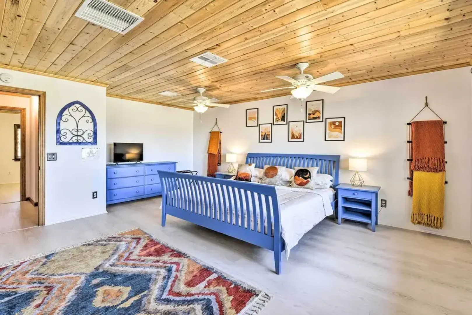 Chic Joshua Tree Pad w/ Mountain Views & Hot Tub