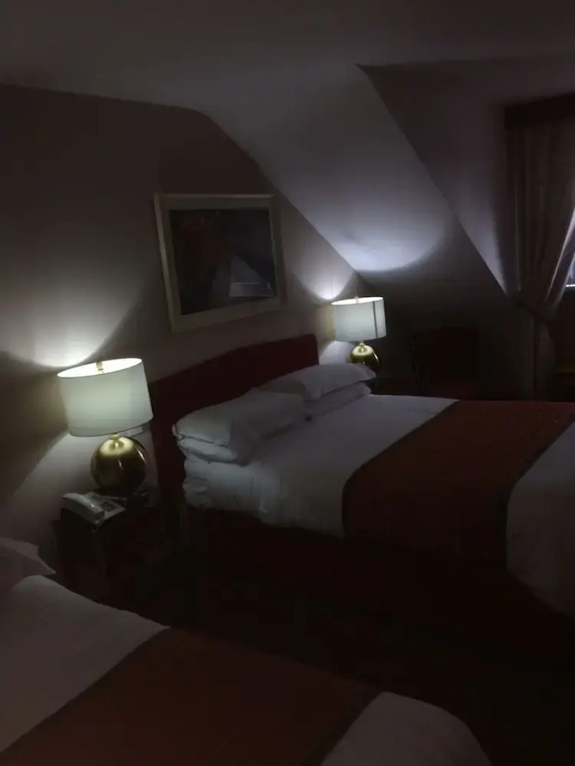 Carey's Viking House Hotel