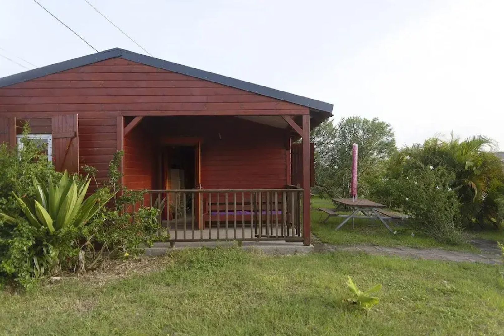 Bungalow with 2 Bedrooms in Port-Louis, with Private Pool, Enclosed Garden And Wifi