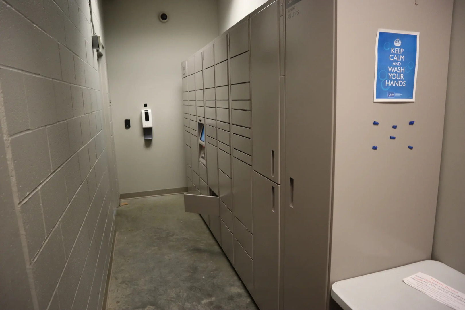 Modern, Upgraded Apartment - fast wifi and parking!