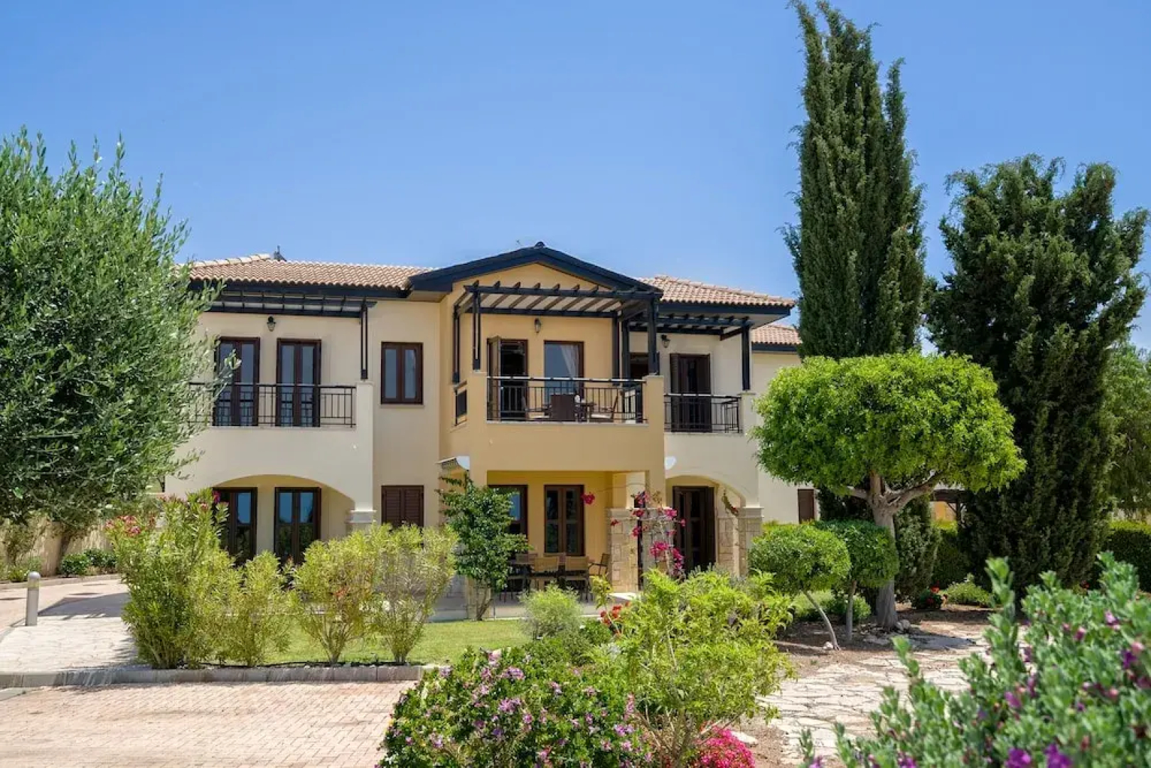 Lovely 2 bedroom apartment 'E11' - with pretty views, communal pool and resort facilities, Orpheus Village on Aphrodite Hills Resort