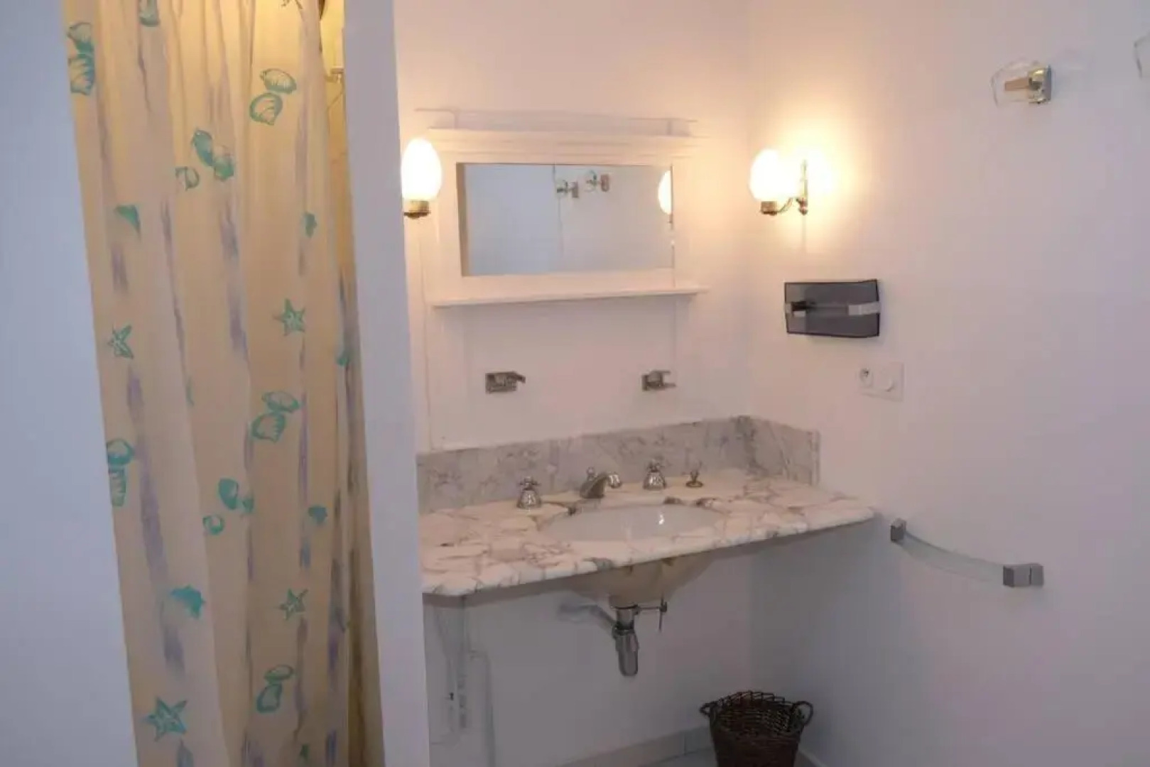 Typical mas provençal with swimming pool in a small hamlet near Mouriès in the Alpilles in Provence- 8 persons LS1-361 OUSTAU D'ANTAN