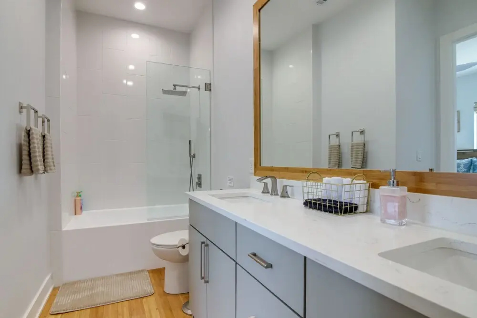 Lago Vista Condo w/ Game Room, Deck & Water Views!