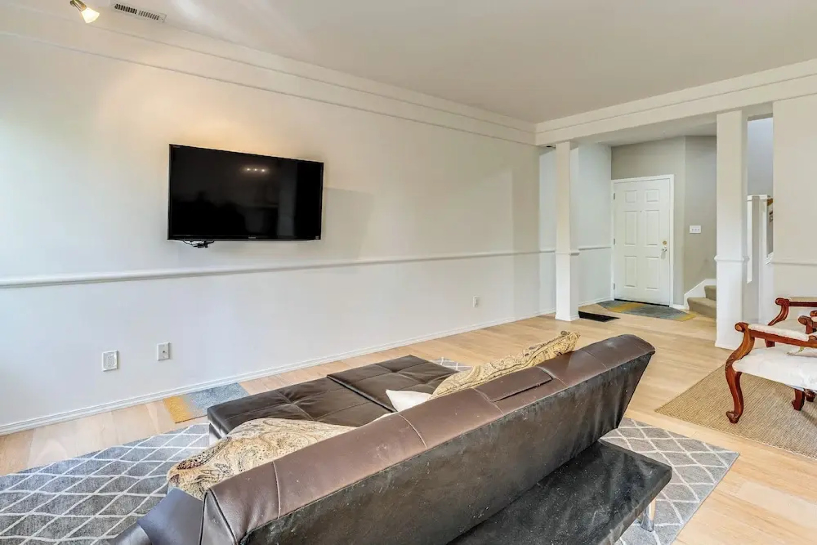 Modern Home Close to Dtwn Woodinville w/ Yard