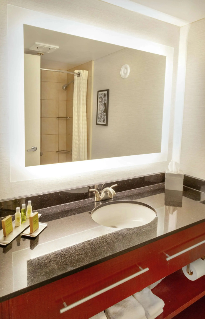 DoubleTree by Hilton Hotel Charlottesville