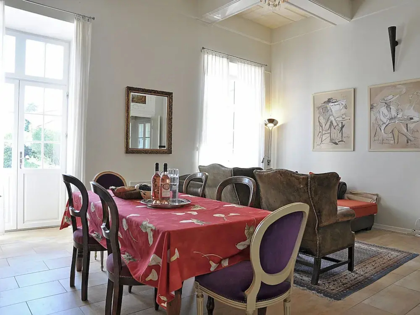 Apartment in an Original Castle With Garden in Jonquières