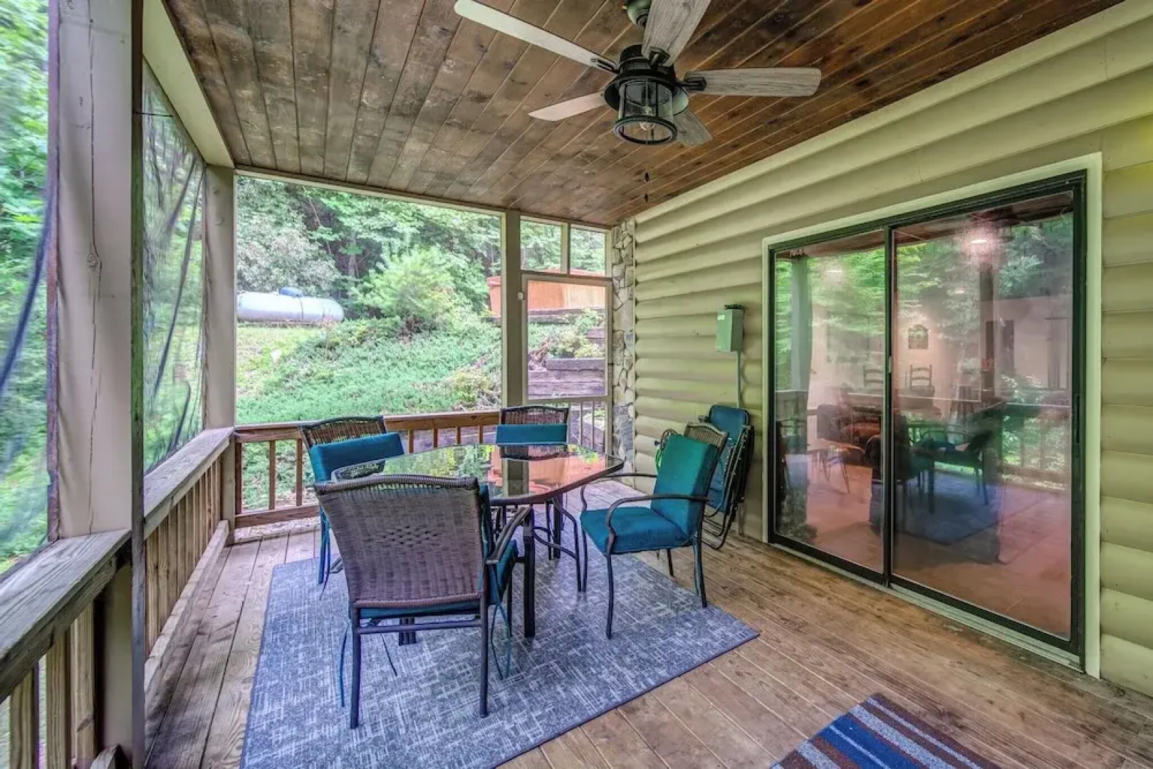 Bear Track Falls Peaceful, Quiet Mtn. Retreat!