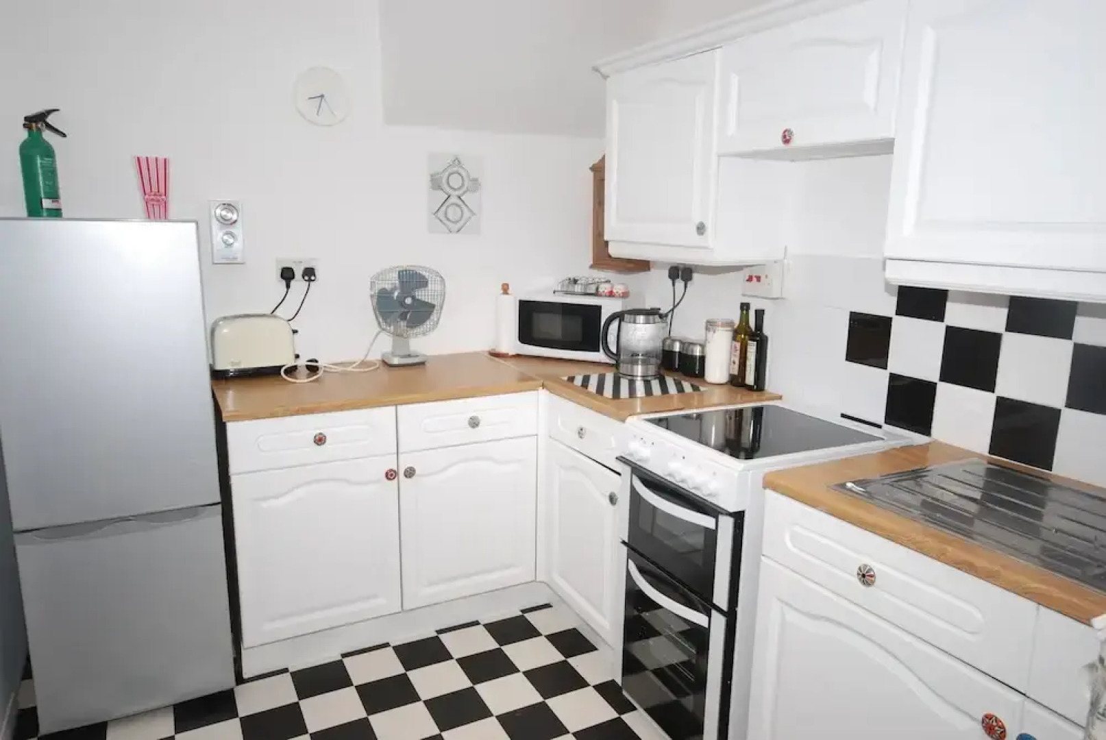 Stylish Central House Next To Warwick Castle