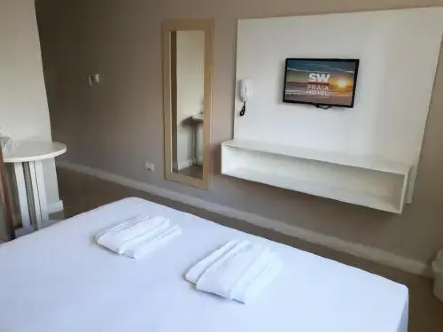 W Praia Hotel