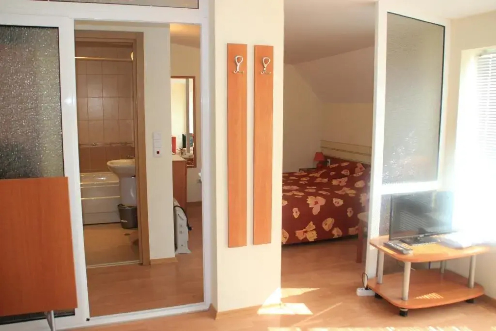 Luxury Studio, Eagle Rock Apartments