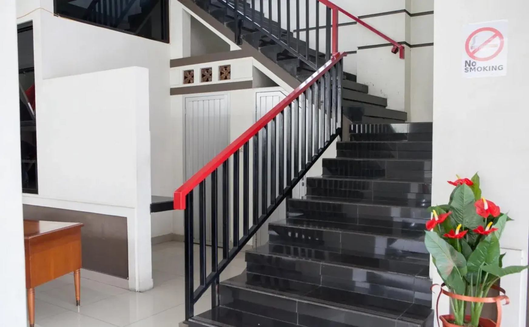 Saloka Guest House by ZUZU