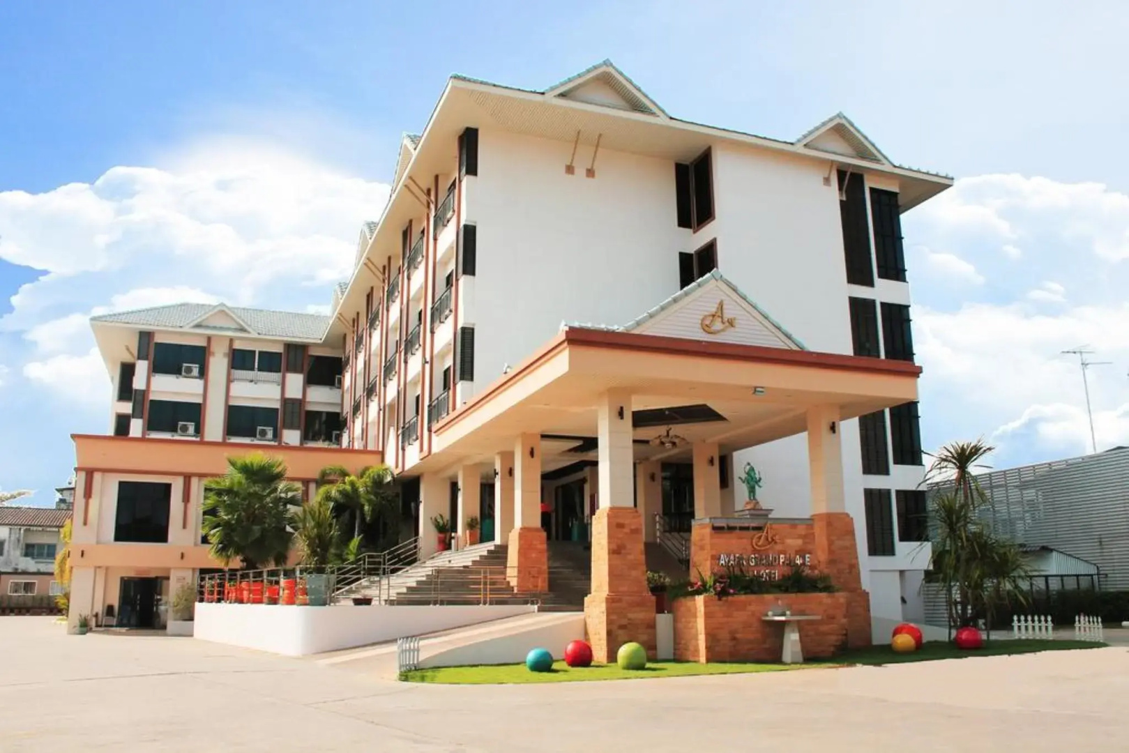 Ayara Grand Palace Hotel