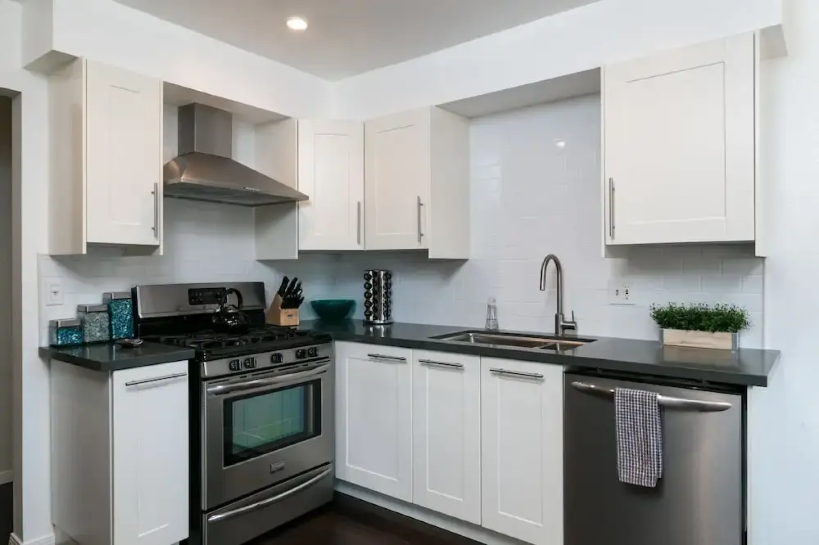 Agoura Hills  W/landscaped Yard 3 Bedroom Home