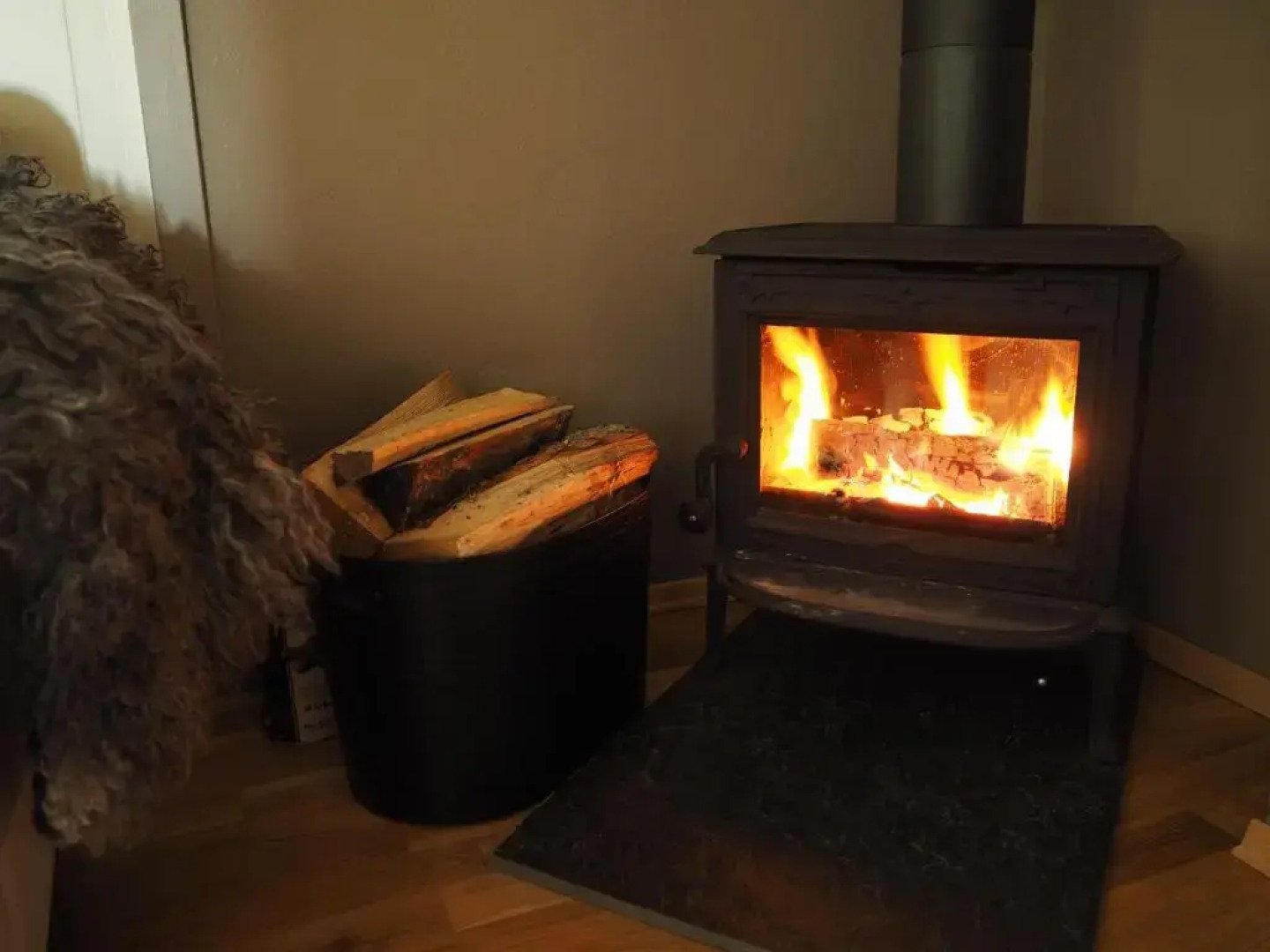 Cabin with great view close to town and ski area