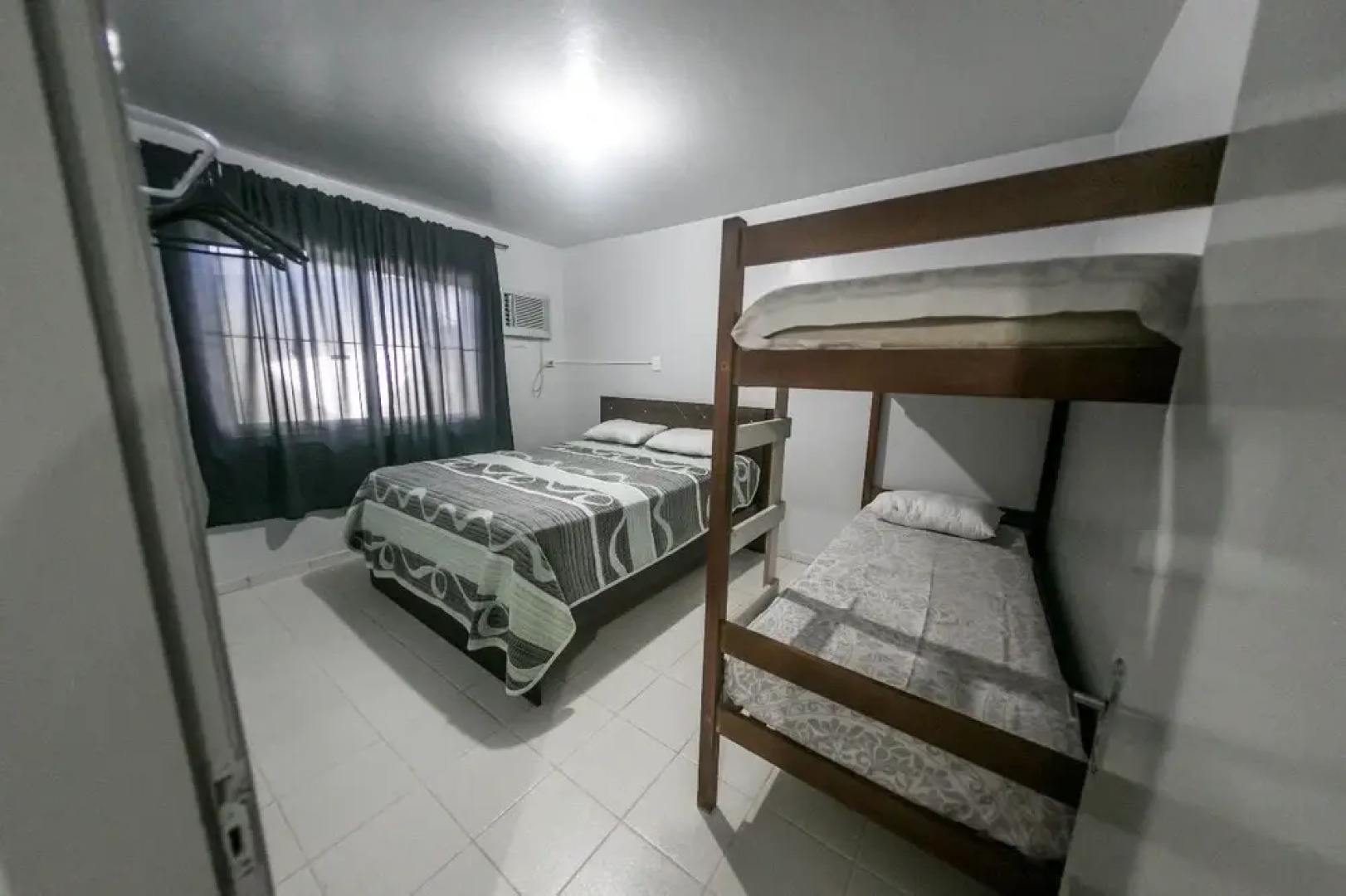 Casa 2 Amarela - Casa piscina 10 pessoas